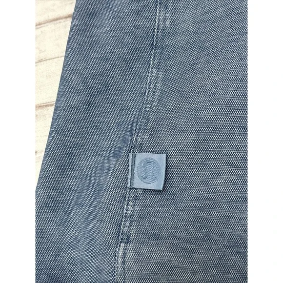 Lululemon Mens Shirt XL Blue Commission Chambray Casual Golf Oxford Stretch - Picture 2 of 9